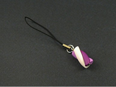 Bijou de téléphone guimauve violette en fimo